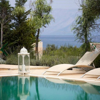 Πισίνα - θέα . Swimming pool - view